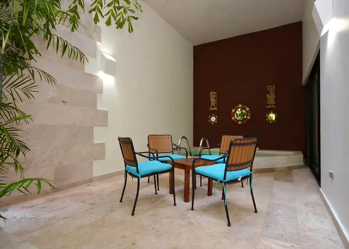 Tropical 3br Pool Near 5th Avenue & *