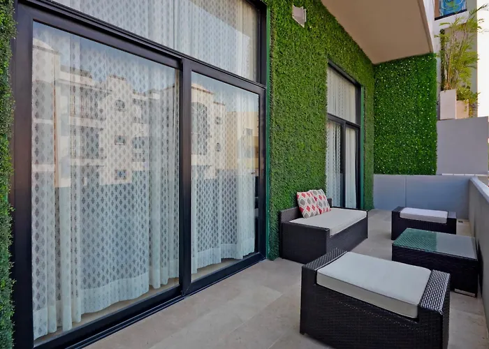 Tropical 3br Pool Near 5th Avenue & Apartamento