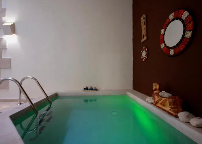 Tropical 3br Pool Near 5th Avenue & *