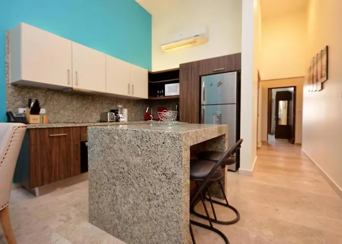 Tropical 3br Pool Near 5th Avenue & *